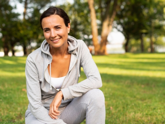 medium-shot-smiley-woman-posing_23-2148285799